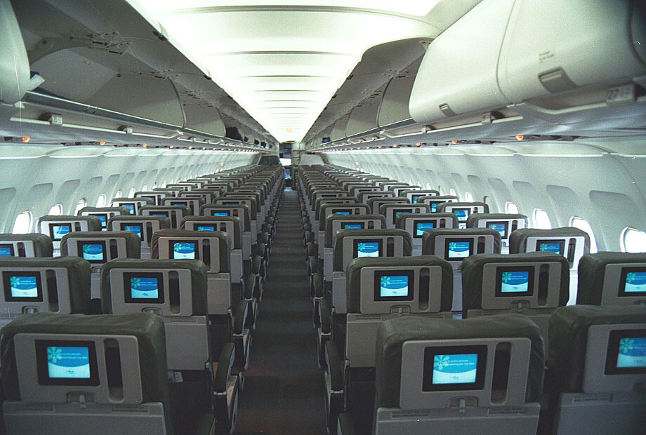 Самолет Airbus A320 Фото