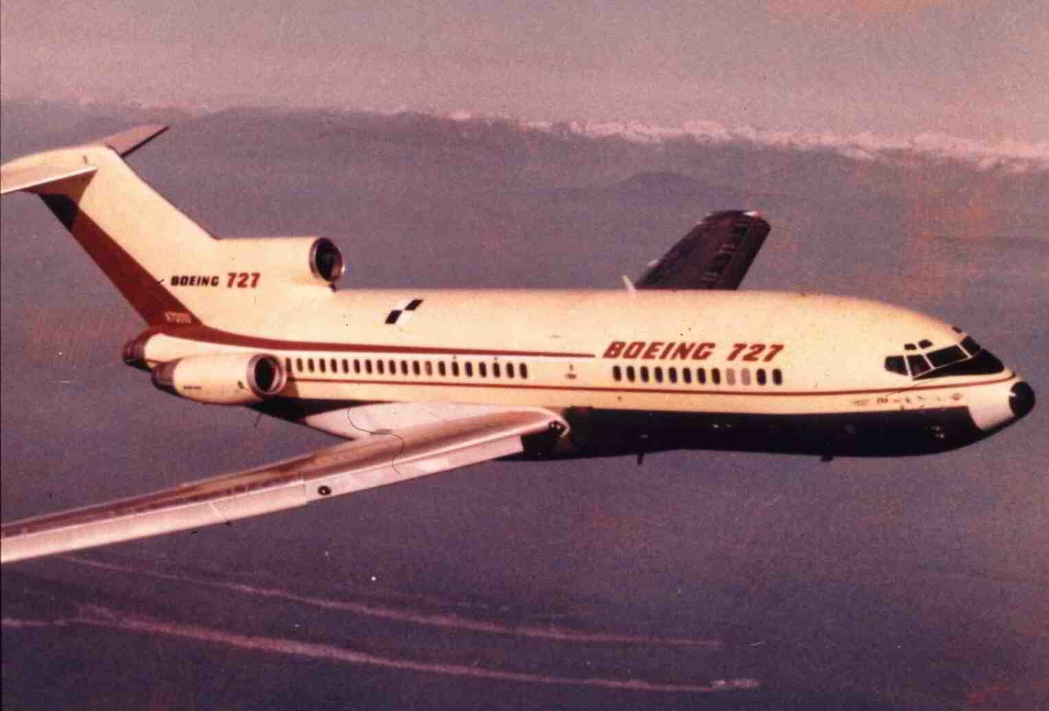 Boeing 727-100 next
