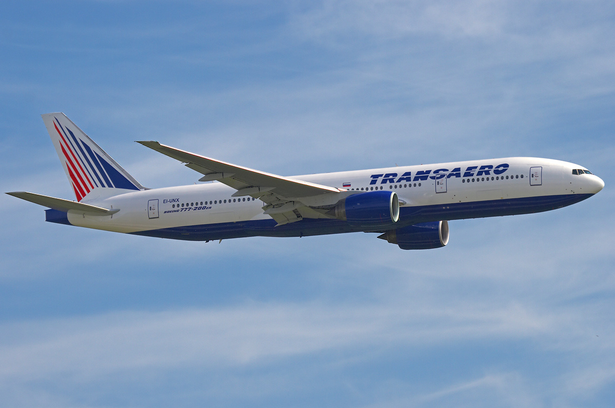 Boeing 777-200 next