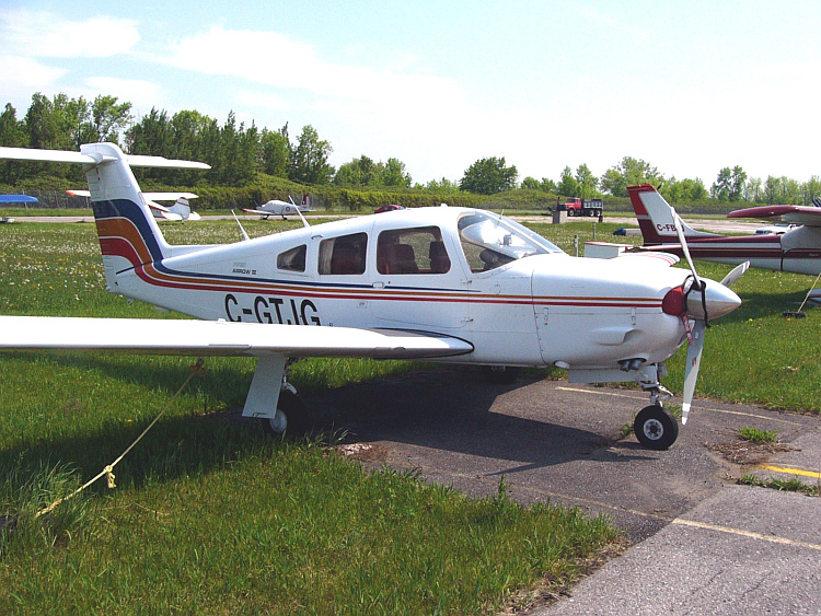 Piper PA-28R Cherokee Arrow #05